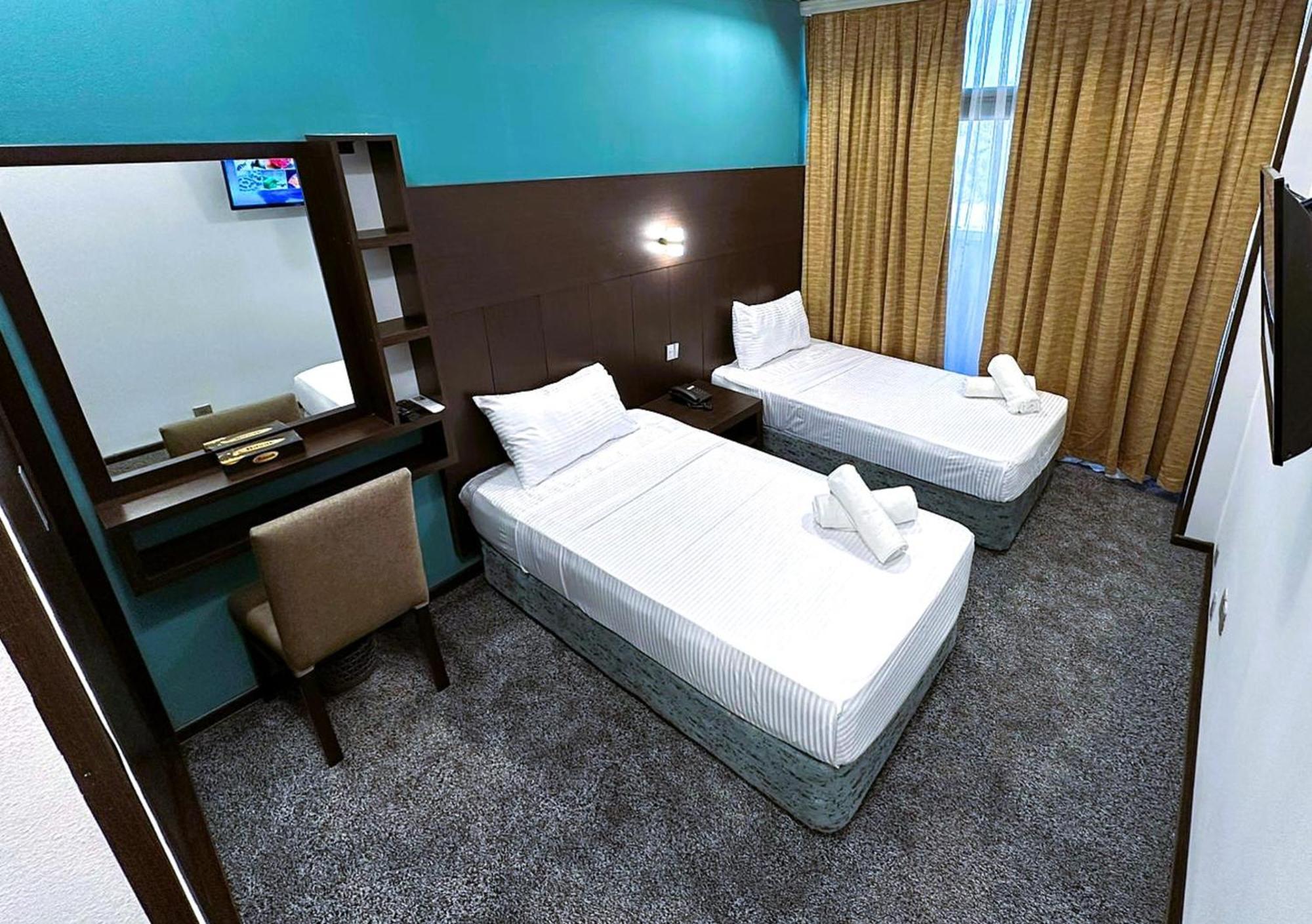 Hotel Crossway 3*