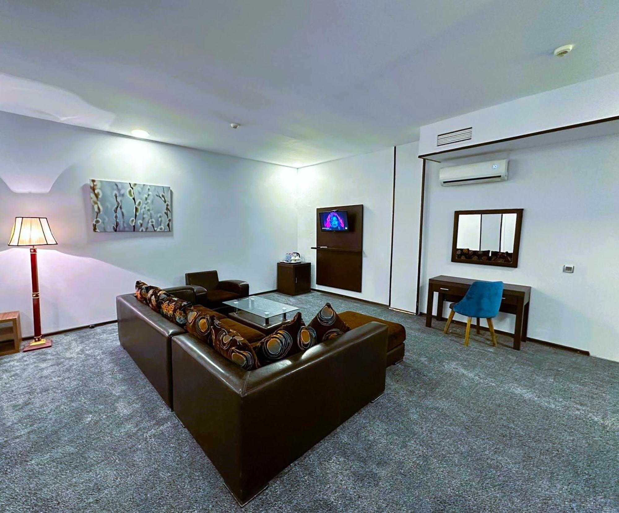 Crossway Hotel